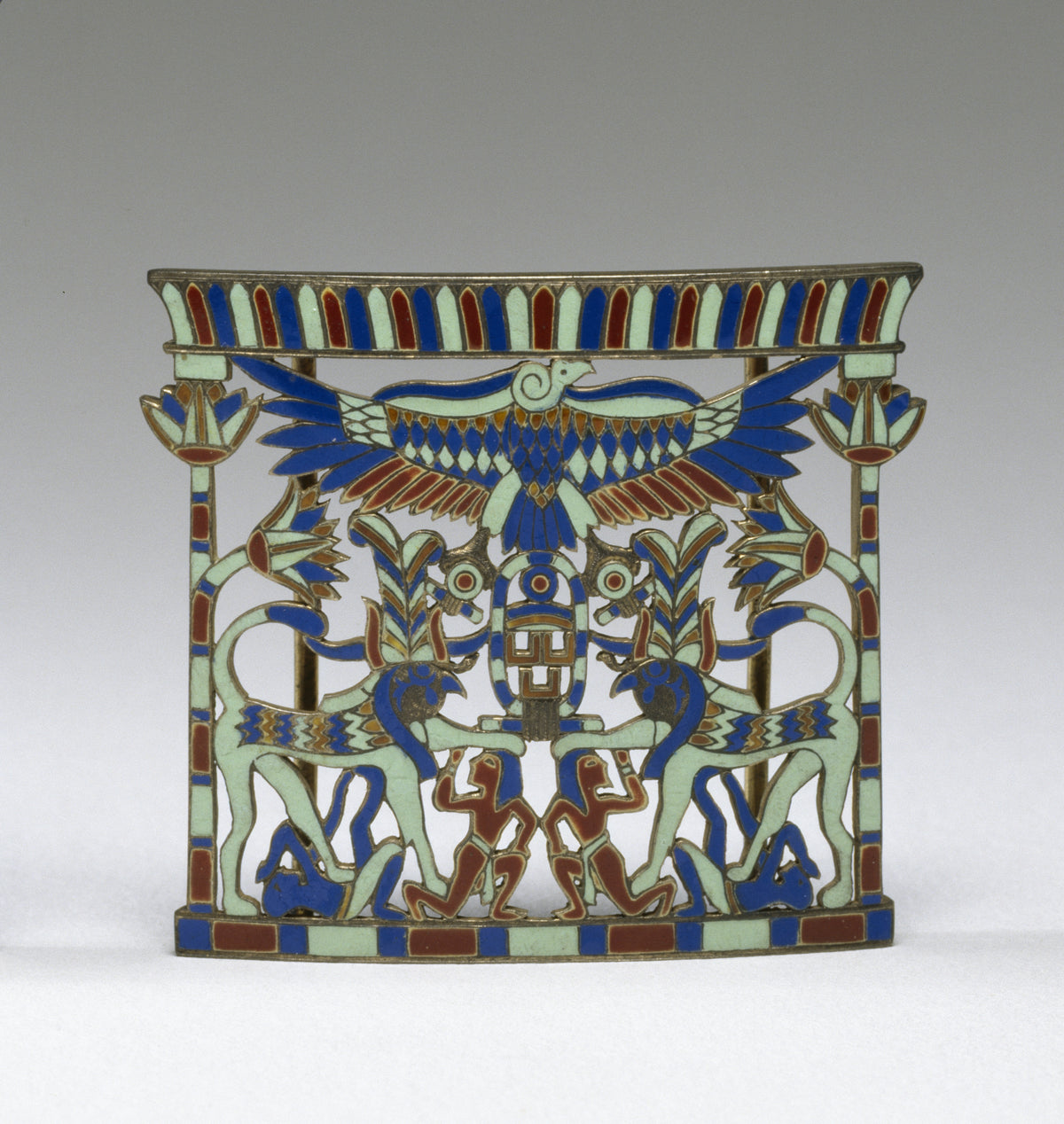 ティファニー、20世紀初頭のエジプト様式ブローチ。Walters Art Museum / CC BY-SA 3.0。古代品ではなく歴史的な復刻意匠。美術館所蔵品の参考写真で、販売商品ではありません。